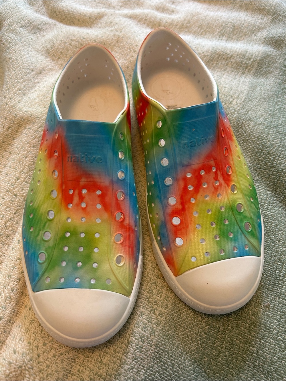 Native Kids Rainbow Tie-Dye Slip-On Water Shoes - White Trim Sz Youth 5